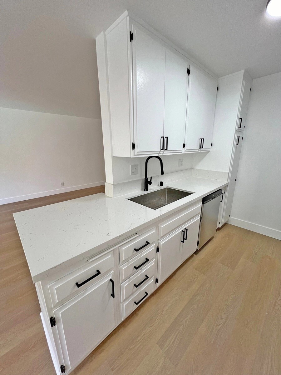 Building Photo - 118 S Wetherly Dr