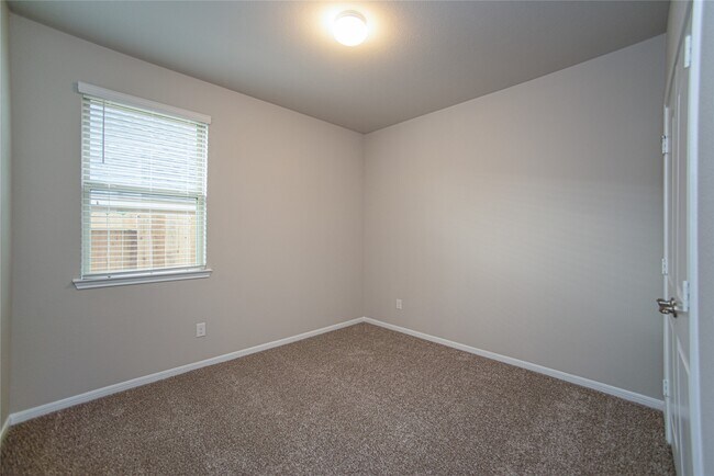 Building Photo - 439 Stonebrook Ln