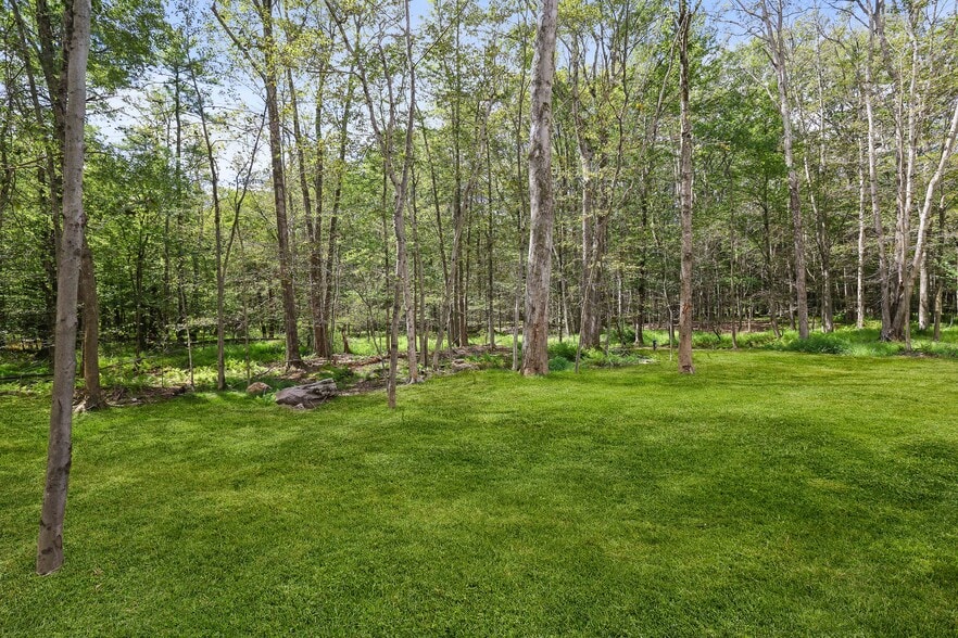 Building Photo - 1540 Lake Ln