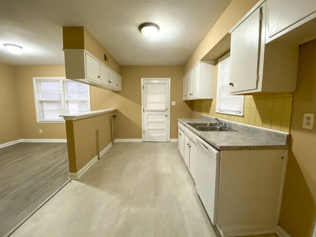 Building Photo - 3 bed, 1.5 bath home near Mt Moriah and Willow in E Memphis