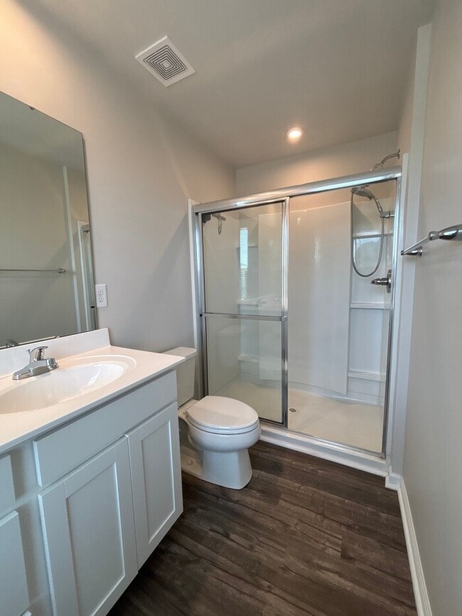 Building Photo - Spacious 5-Bedroom Home in Dillon Lakes
