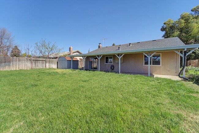 Building Photo - Freshly Updated 4-Bedroom Home with Central A/C & Garage