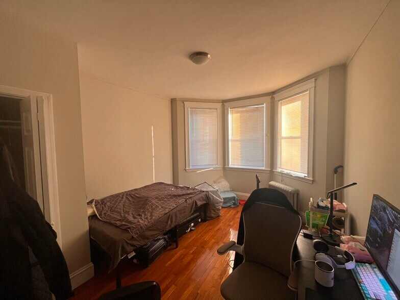 Building Photo - 1161 Commonwealth Ave