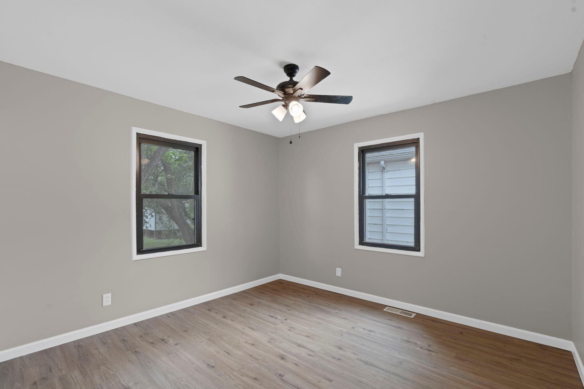 Building Photo - 2390 Teakwood Manor Dr