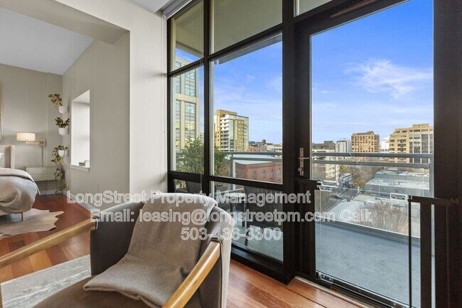 Building Photo - 1025 NW Couch St