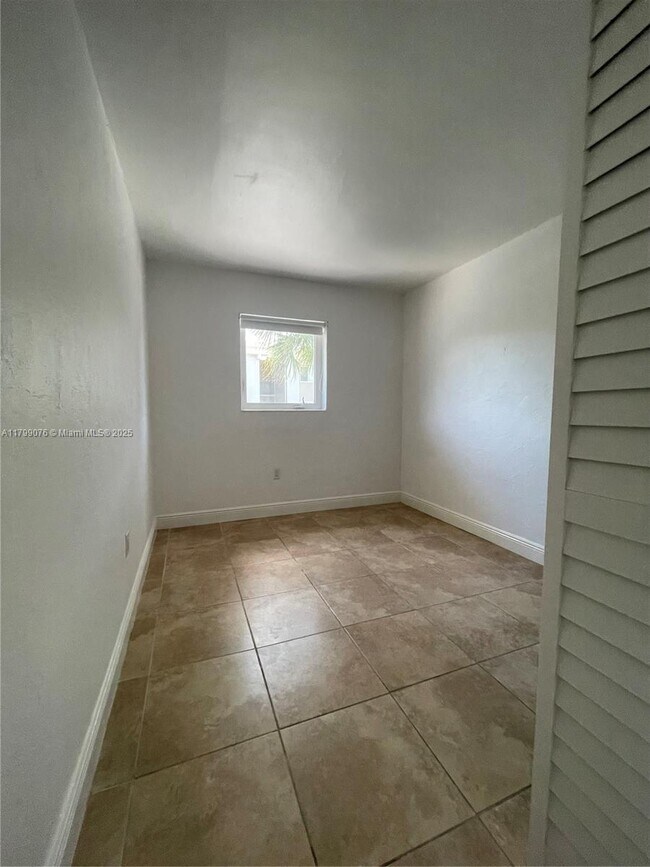 Building Photo - 8607 SW 68th Ct