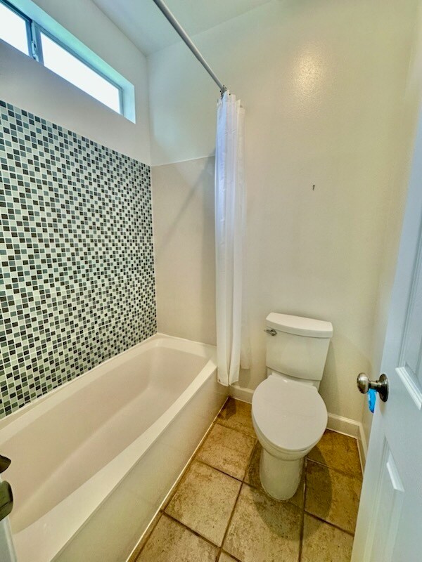 Building Photo - 126 S Shore Dr