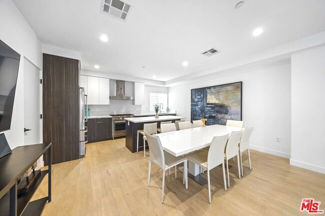 Building Photo - 497 N St Andrews Pl