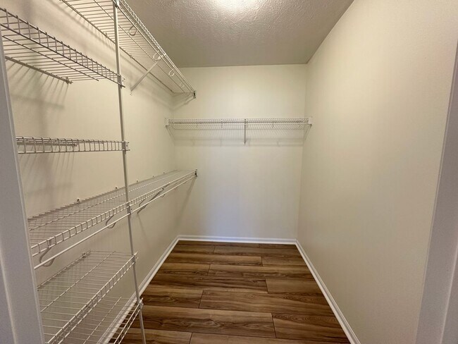 Building Photo - Caledonia Condo! Two Bedroom - Two Full Ba...