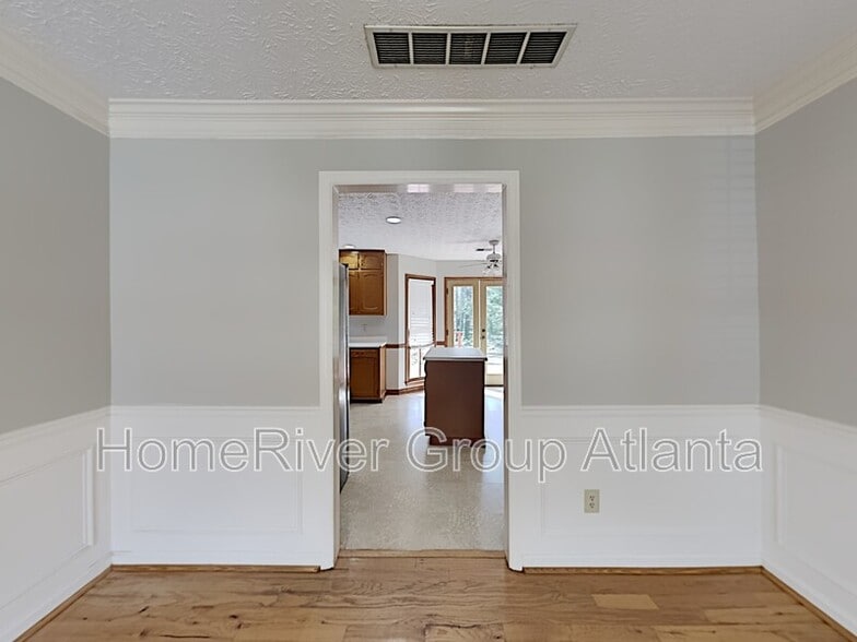 Building Photo - 1216 Wynford Colony S W