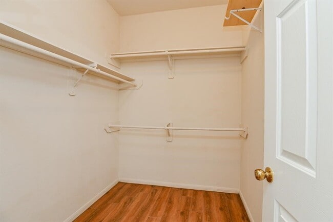 Building Photo - 1030 Riverwood Dr