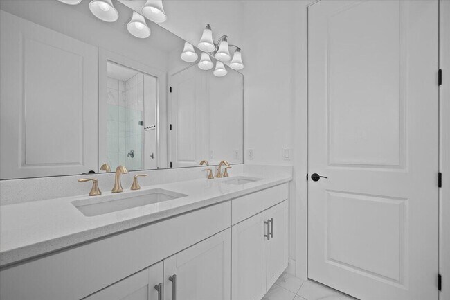 Building Photo - 1127 Faulkner Ter