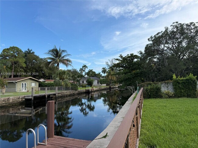 Building Photo - 800 SW 8th Terrace
