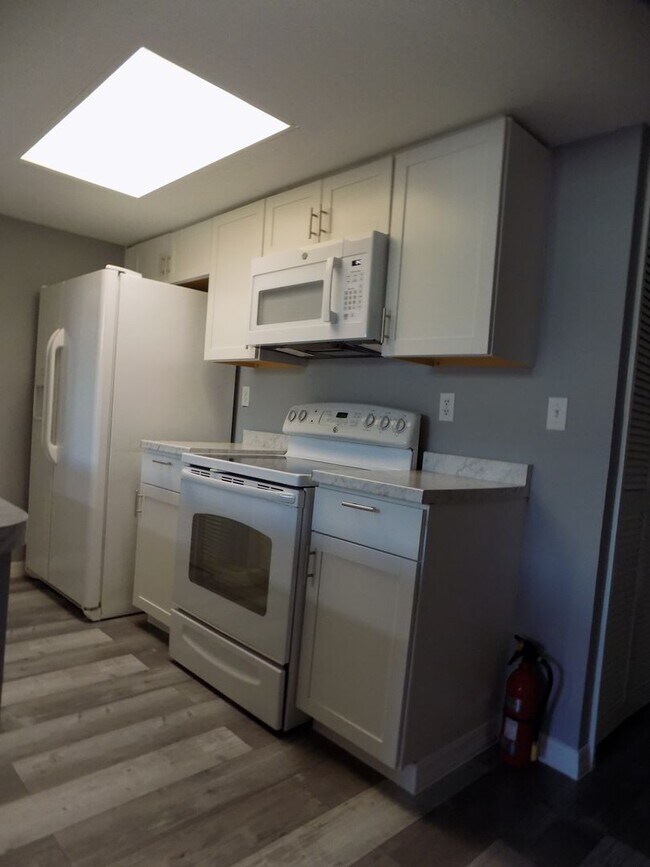 Building Photo - 2735 N Poinciana Blvd