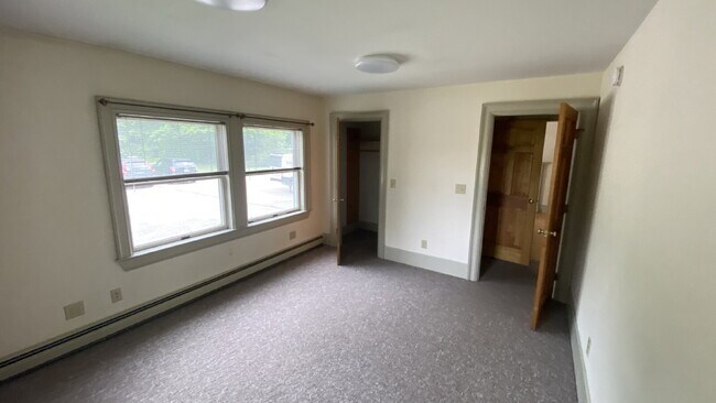 Building Photo - 277 Mast Rd