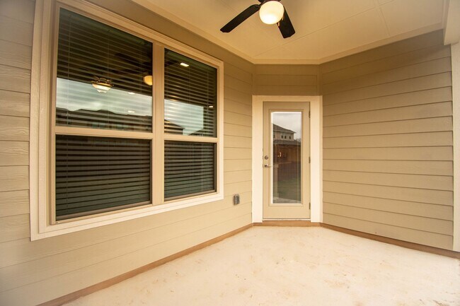 Building Photo - 347 Madison Oaks Ave
