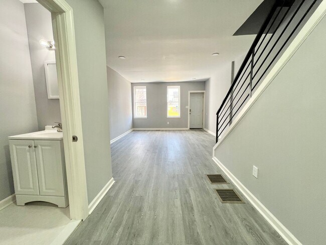 Building Photo - 1308 S Reese St