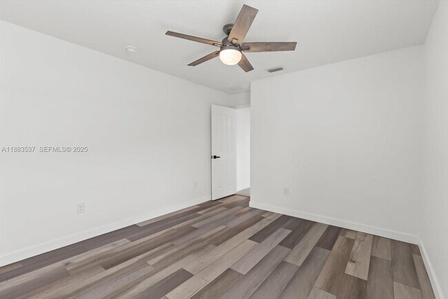 Building Photo - 1392 SW Sudder Ave