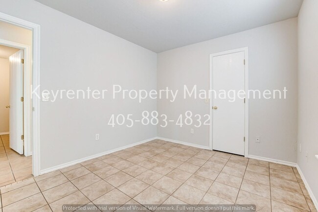 Building Photo - Cute 3BD/2BTH Duplex in Central East Norman!