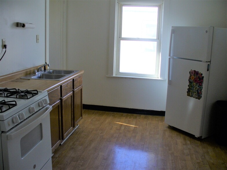 Building Photo - 1617 12th Ave