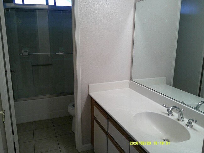 Building Photo - 4 bedroom in Dixon with spacious back yard