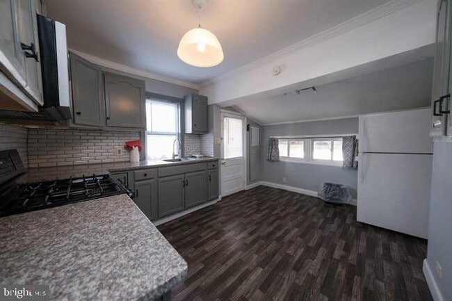 Building Photo - 607 West Lawn Ave