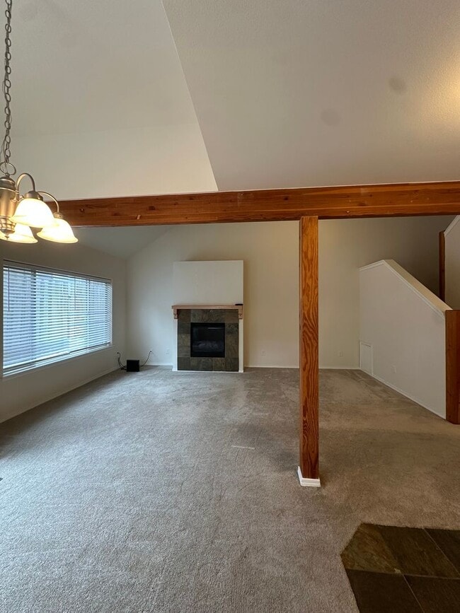 Building Photo - 25 SW Roosevelt Ave