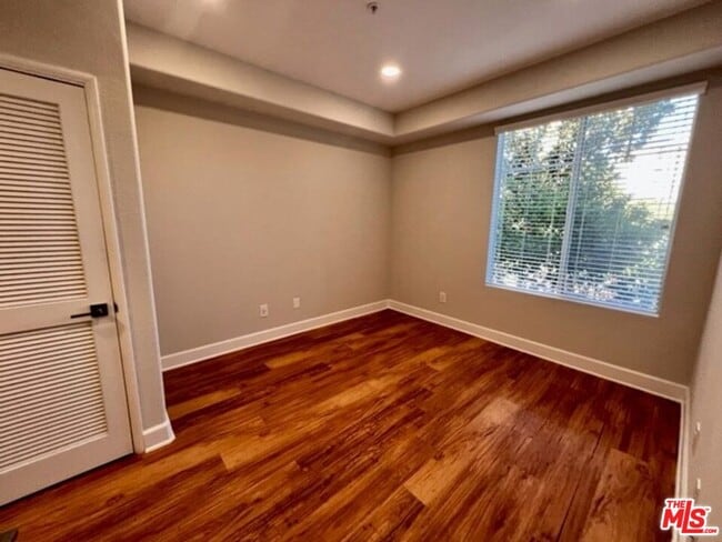 Building Photo - 5553 W 6th St