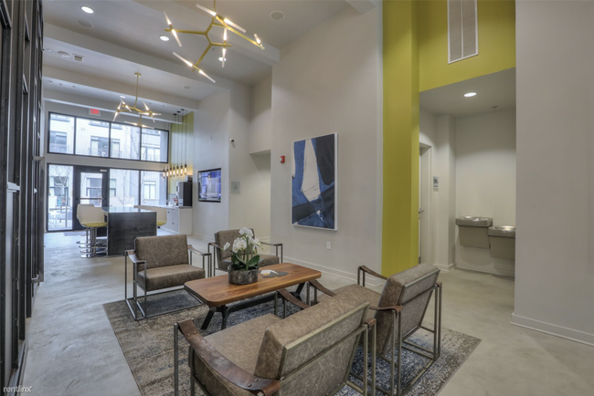 Building Photo - 320 11th Ave S