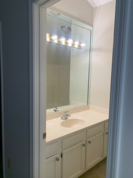 Building Photo - 3737 White Pine Dr