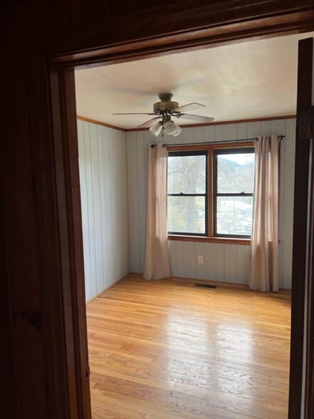 Building Photo - 100 Lowry Ln