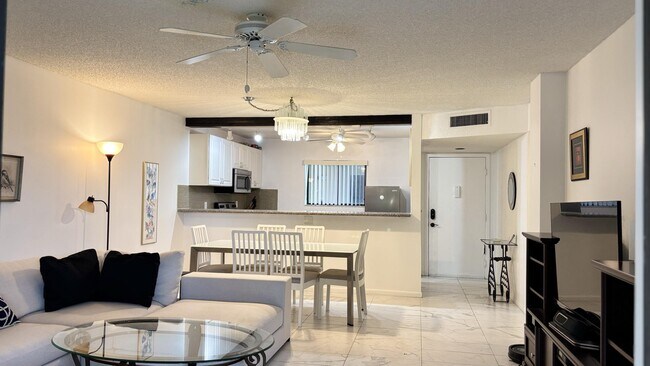 Building Photo - 5130 Las Verdes Cir