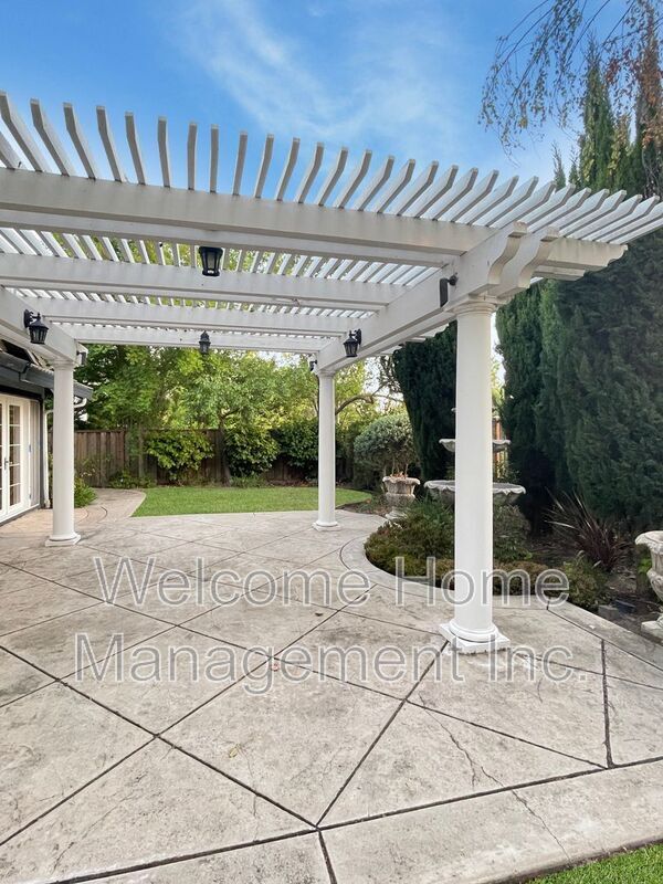 Building Photo - 4310 Canyon Crest Rd W