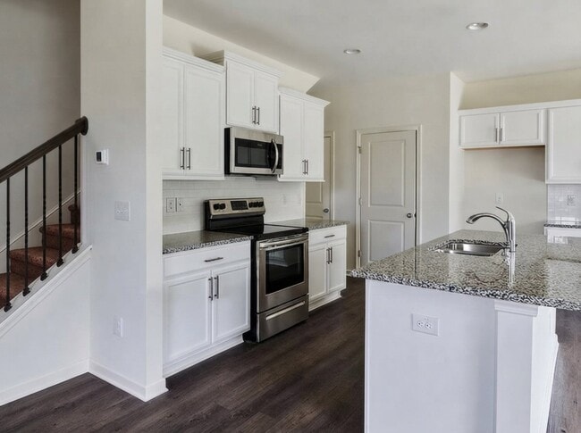 Building Photo - 415 Golden Villas Dr