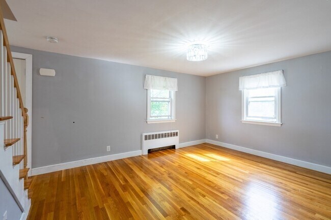 Building Photo - 26 Martell Rd