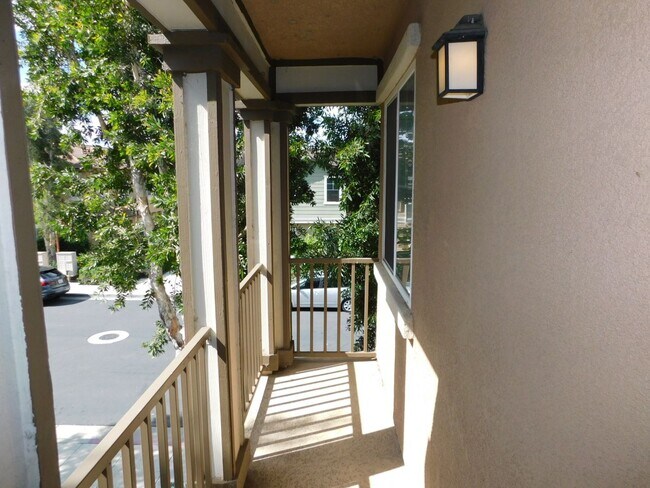 Building Photo - Beautiful 4 bed, 2.5 bath unit in Orange.