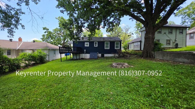 Building Photo - 802 S Logan Ave