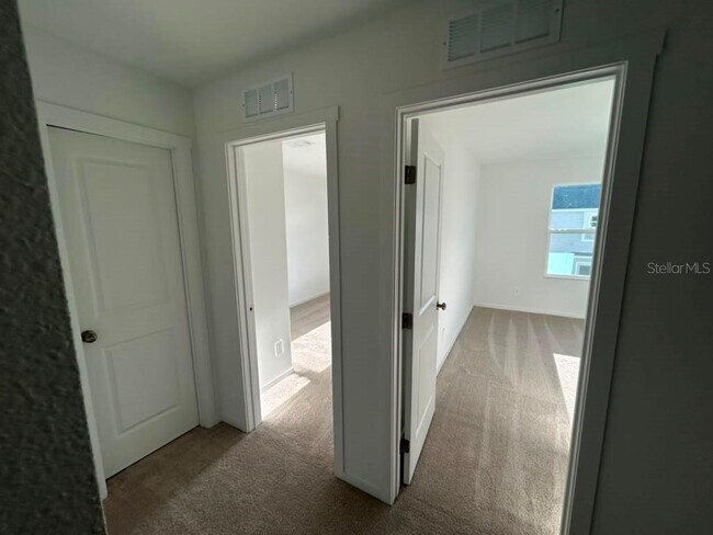 Building Photo - 1554 Plank Pl