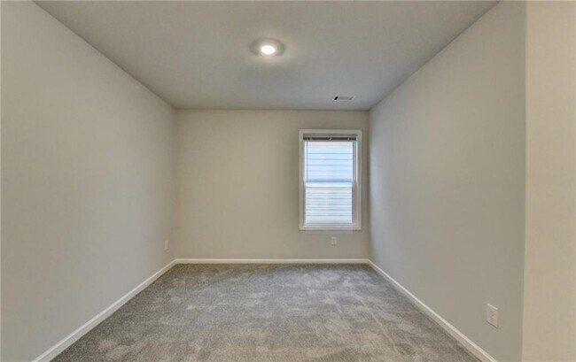 Building Photo - 3230 Westgate Park Dr