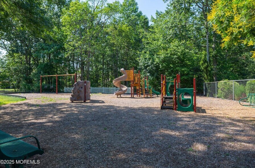 Building Photo - 106 Whispering Oaks Way