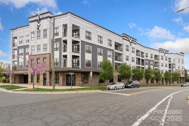 Building Photo - 3630 N Davidson St
