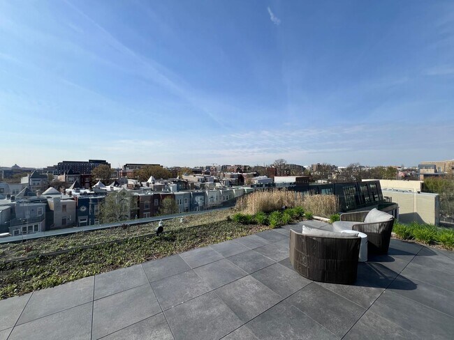 Building Photo - Trendy 1 Bedroom + den in Truxton Circle| Water included!