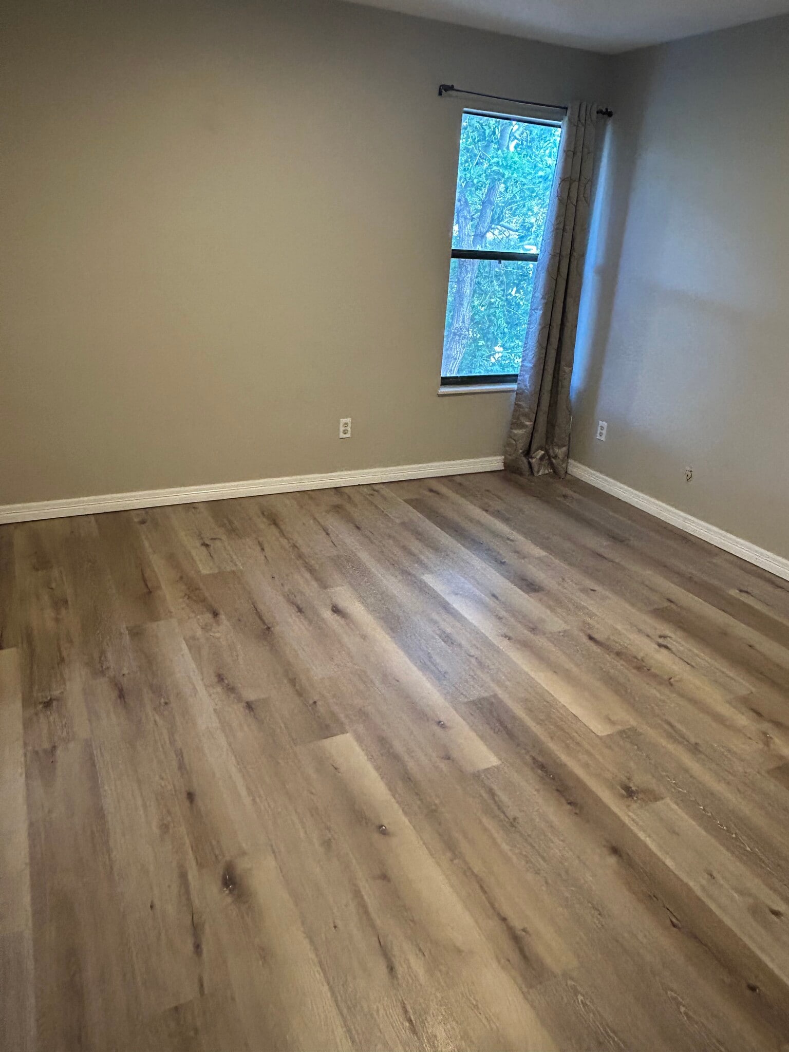 Building Photo - 410 Zang St