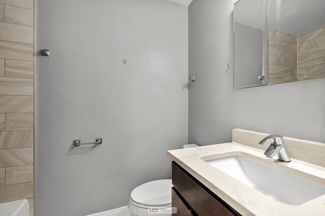 Building Photo - 3422 W 13th Pl