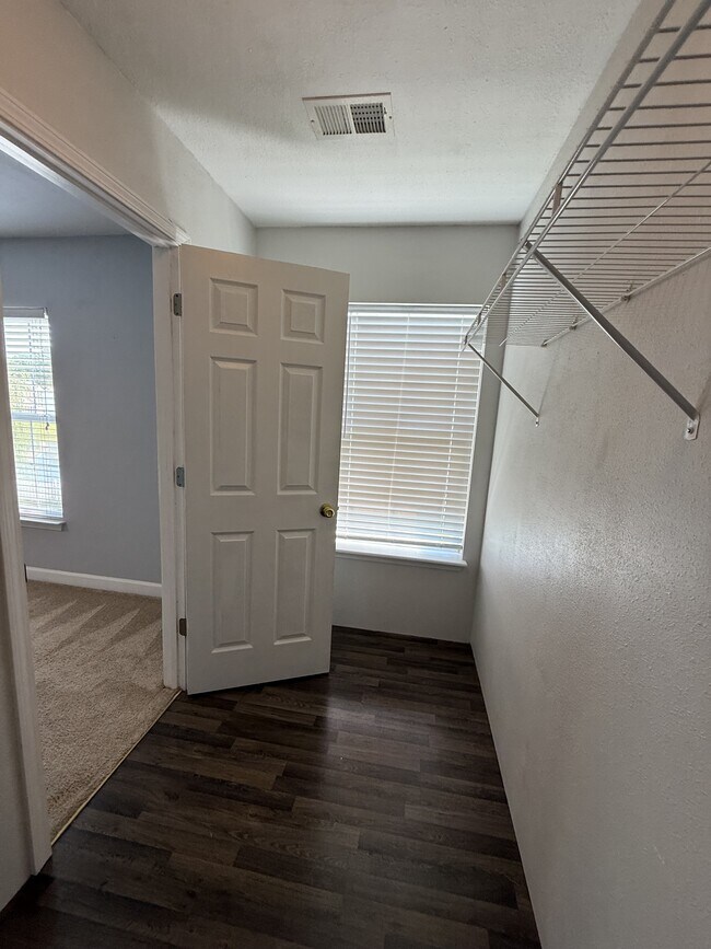 Building Photo - 717 Gazania Ln