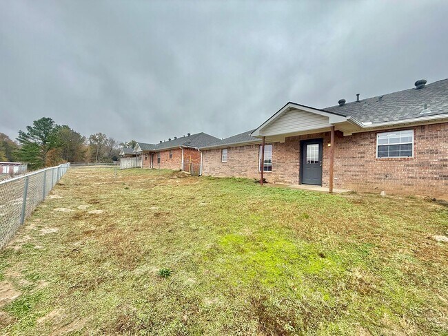 Building Photo - 801 B Hickory St