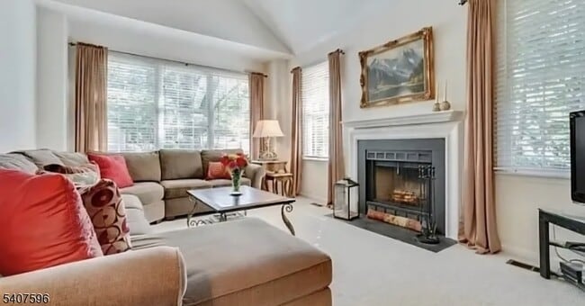 Building Photo - 8 Harrow Ln