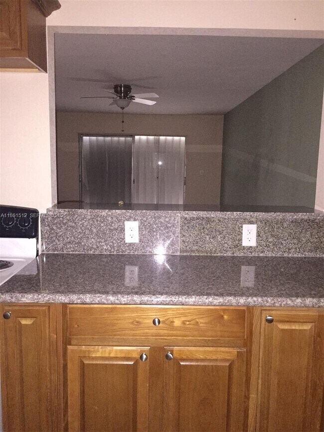 Building Photo - 15201 NE 6th Ave