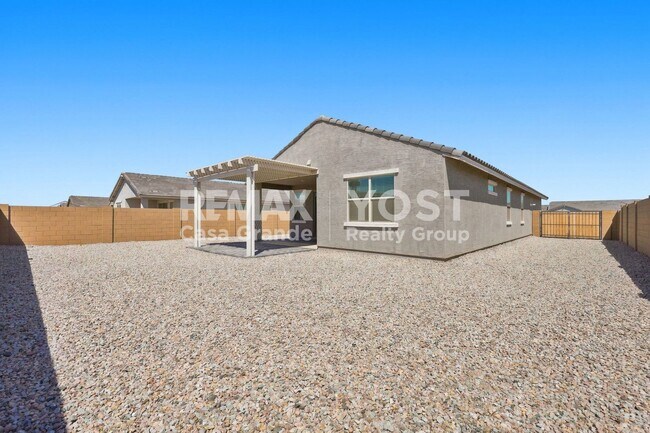 Building Photo - 2689 E Santa Ynez Dr