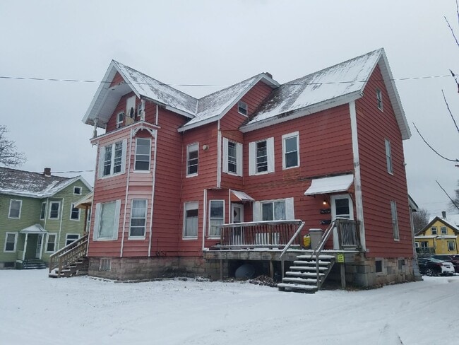 Building Photo - Rutland Apartments